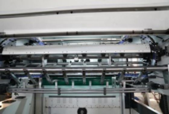 컴퓨터화 된 CQT-1520 19000kg의 자동 도어 절단 및 크레싱 기계 제품