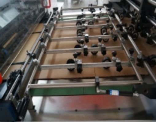 PLC 코어 컴포넌트 풀 자동 크레이싱 및 스트립링과 함께 다이 절단 기계